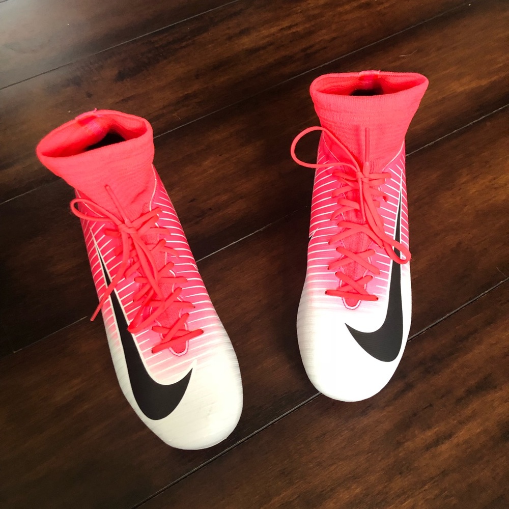 Never worn. Nike Jr. Mercurial Superfly V FG